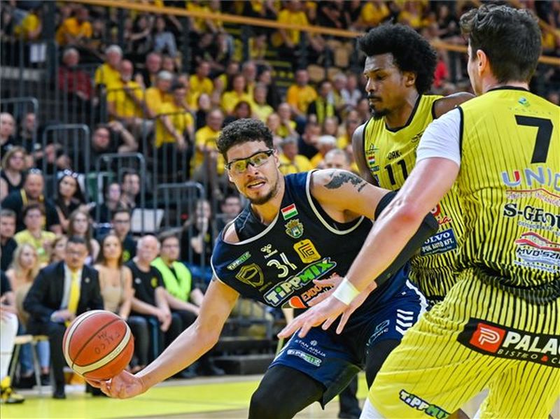 Ezüstérmet szerzett az Arconic-Alba Fehérvár férfi kosárlabdacsapata